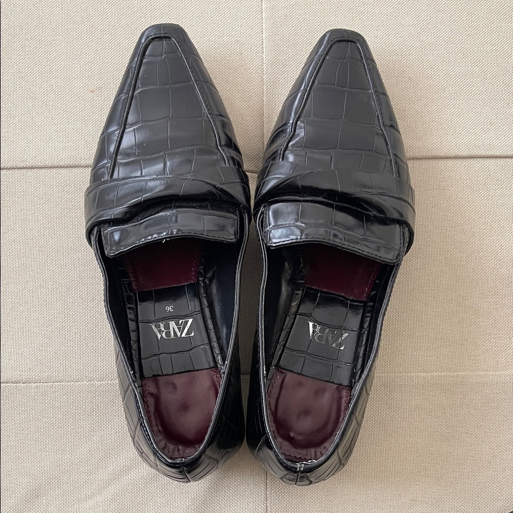 Zara Glossy Black Textured Womrn’s Slip-Ons
